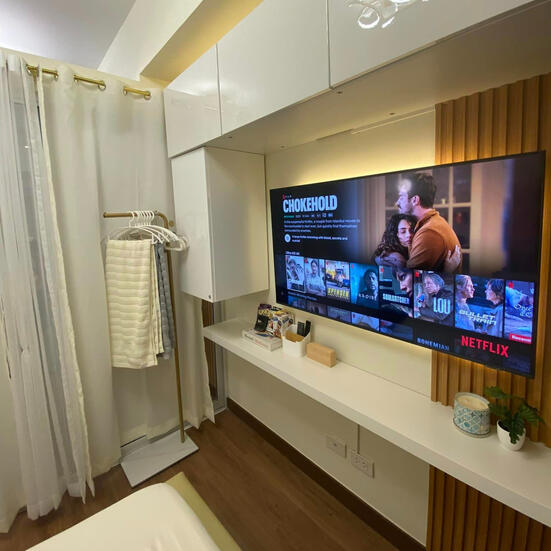 Clothes hanging rack and provided towels