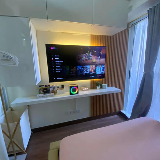 Smart TV with access to Netflix, Disney Plus, &amp; HBO Go